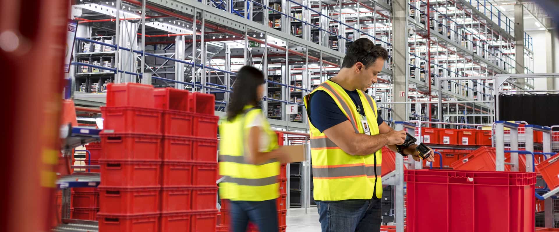 Gestione delle attrezzature di carico per scatole, pallet e simili. Gestione delle attrezzature di carico per scatole, pallet e simili.
